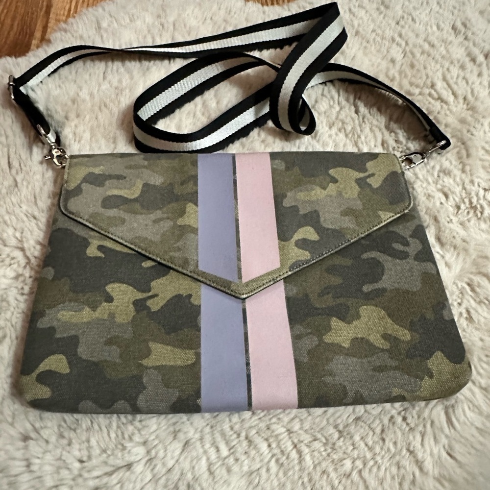 Stella and Dot Camo Envelope Crossbody Purse